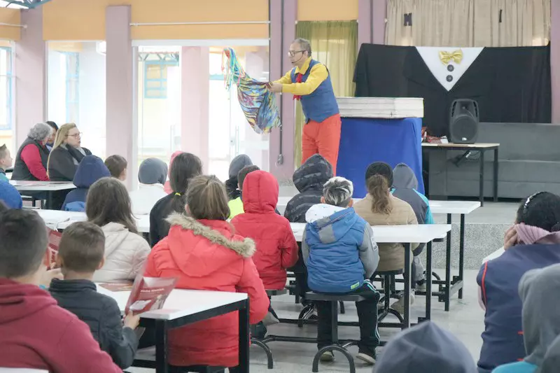 Espetáculo Montando Lobato é apresentado em escolas de Rio Negro